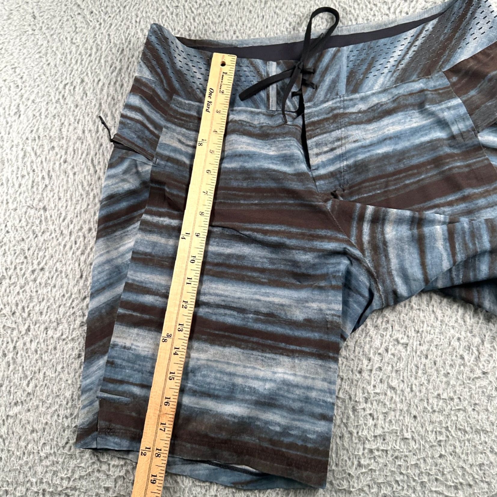 Lululemon Lululemon Men's Current State Board Shorts Size 31 Striped Swim Trunks Size US 31 - 5 Thumbnail