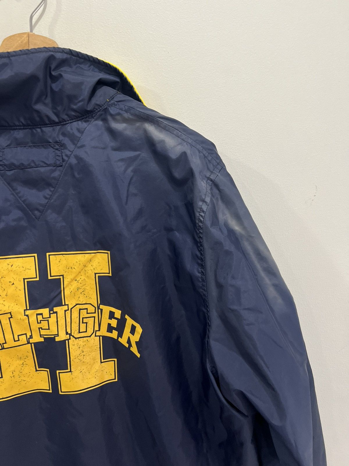 Japanese Brand Vintage Tommy Hilfiger Windbreaker Jacket Size US L / EU 52-54 / 3 - 5 Thumbnail