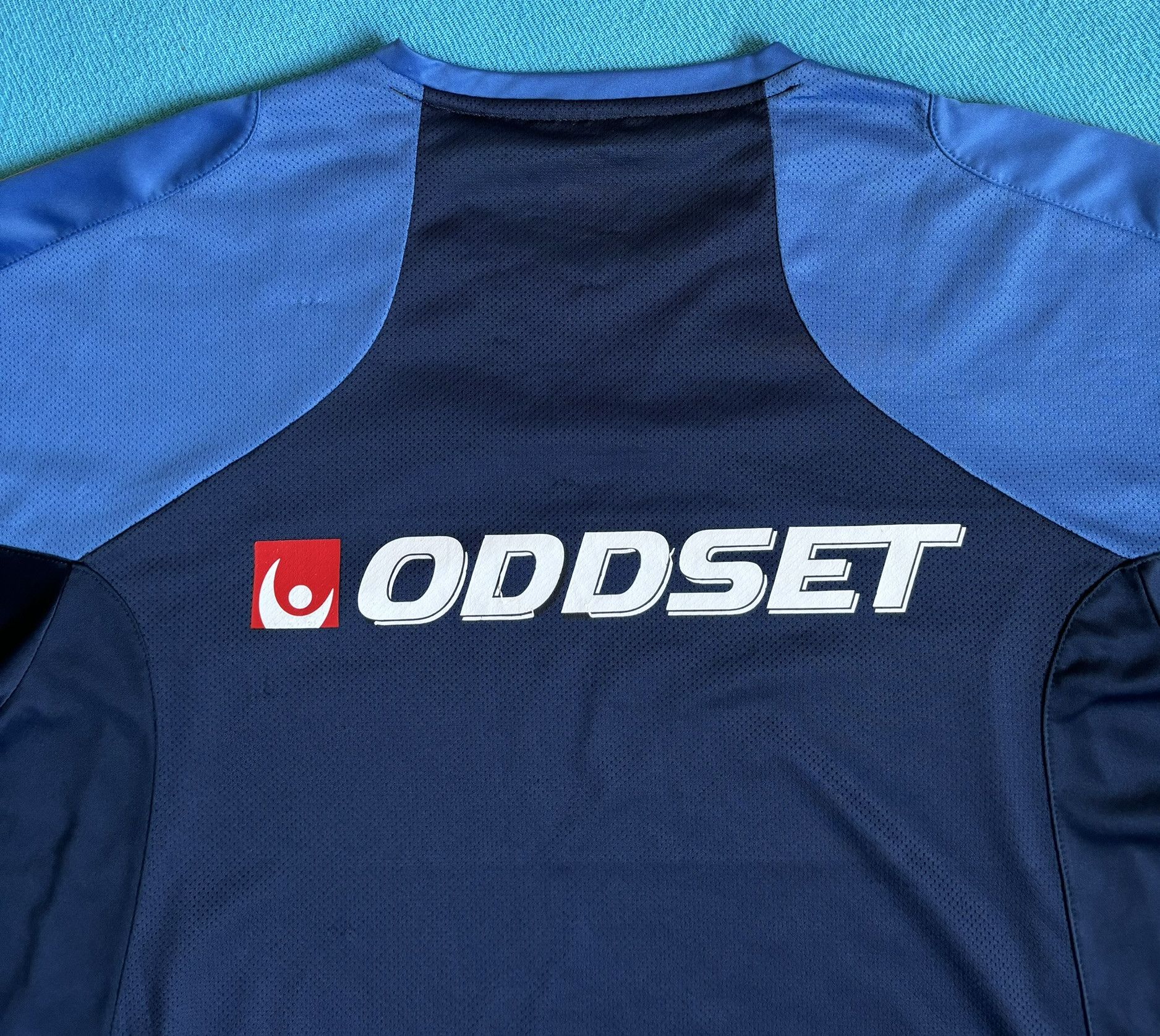 Umbro Sweden 2008 Umbro Oddset Training Jersey size. L Size US L / EU 52-54 / 3 - 16 Thumbnail