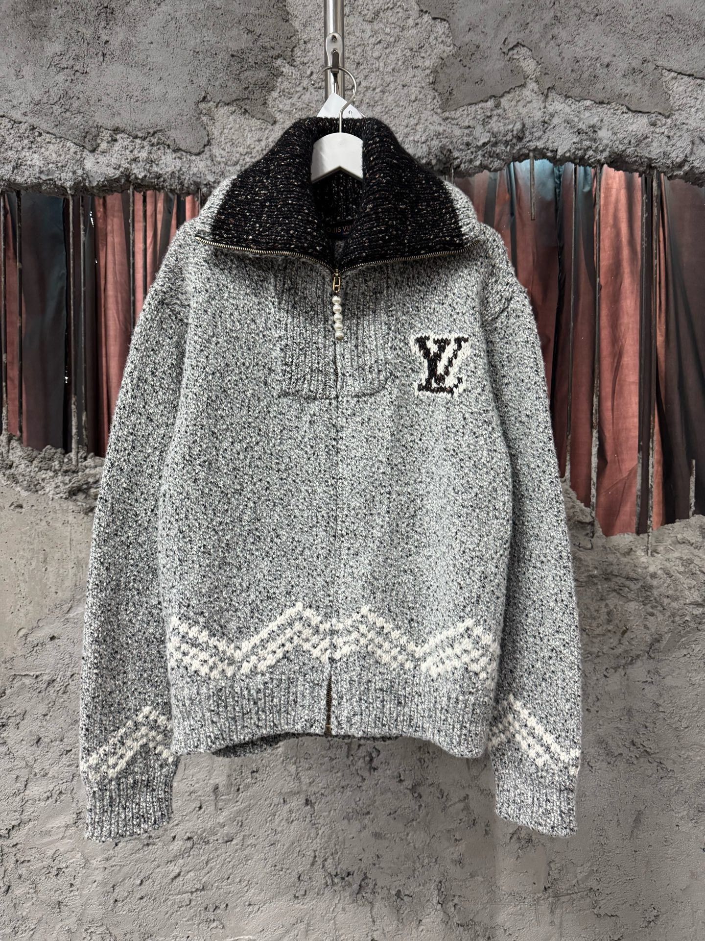 Louis Vuitton Louis Vuitton Sweater S Women Size S / US 4 / IT 40 - 1 Thumbnail
