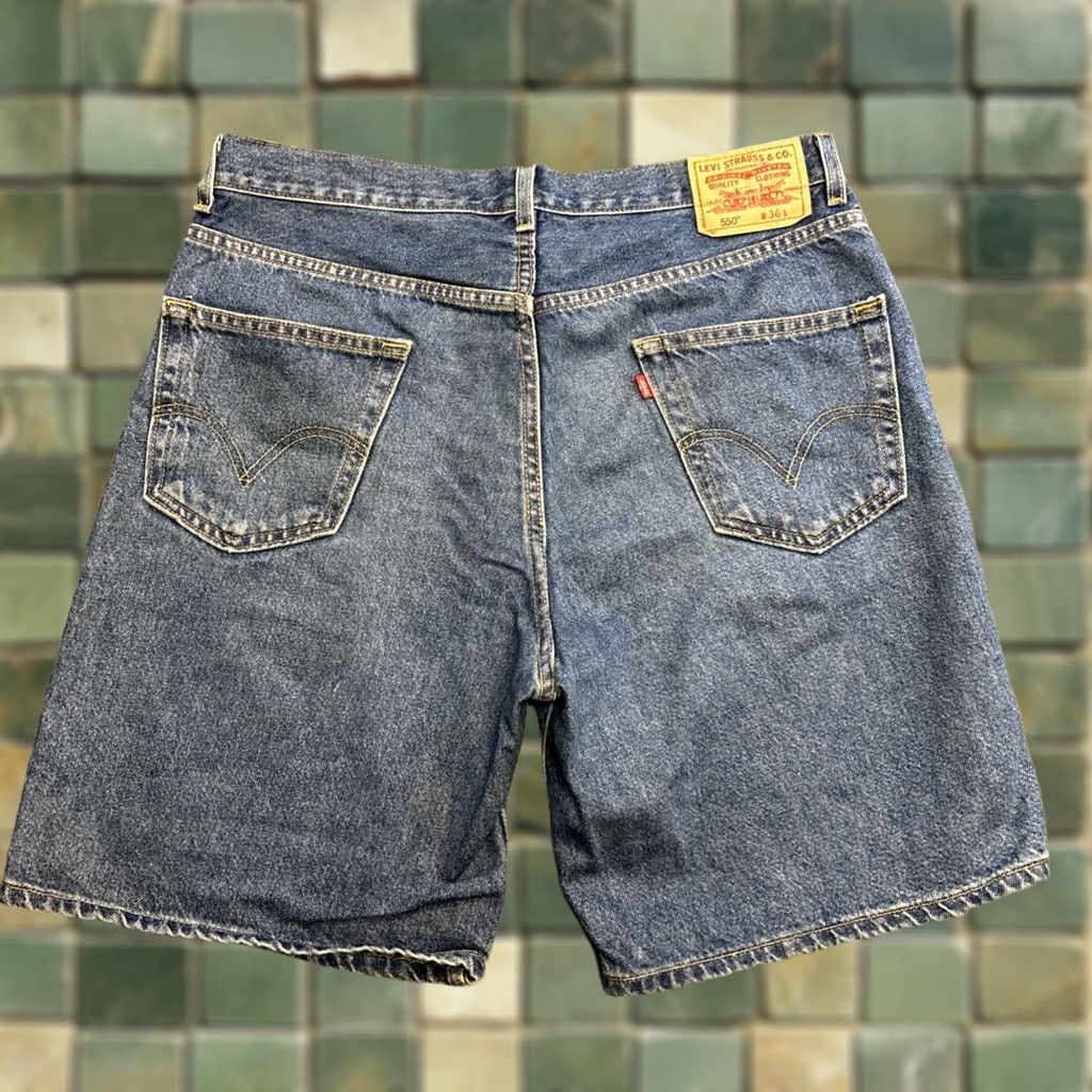 Levi's VINTAGE Levi's 550 Jean Shorts Mens 36 Relaxed Fit Blue Lightwash Denim Classic Shirt Size US 36 / EU 52 - 1 Thumbnail