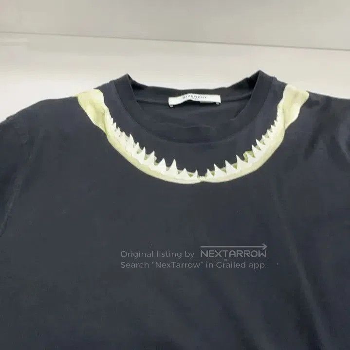 Givenchy Givenchy Black Short-Sleeve Print Shirt. Size US L / EU 52-54 / 3 - 7 Thumbnail