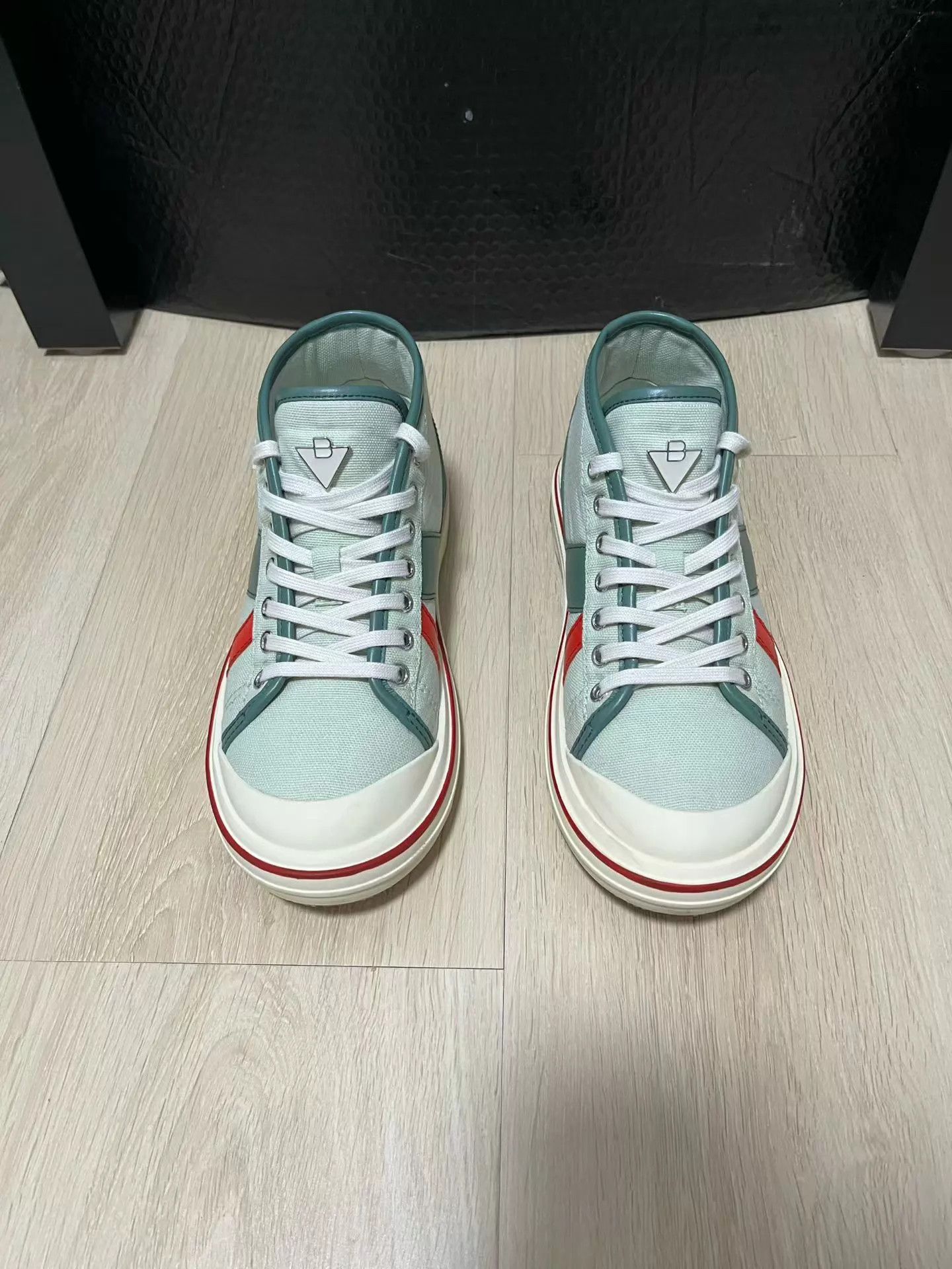 Bottega Veneta BOTTEGA VENETA Eliot Lt. Green LeatherCanvas 36 Worn Once Box Size US 5.5 / IT 35.5 - 2 Thumbnail