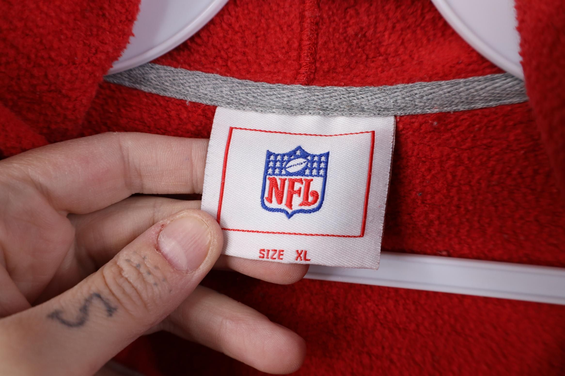 Vintage Vintage NFL Bay Buccaneers Football Hoodie Sweatshirt Red Size US XL / EU 56 / 4 - 6 Thumbnail