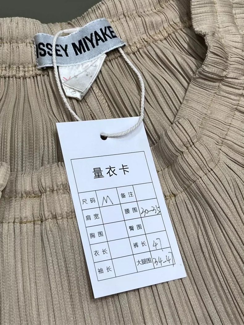 Issey Miyake issey miyake size:m Champagne gold shorts 2505-Nextarrow Size 42" / US 20 - 8 Thumbnail