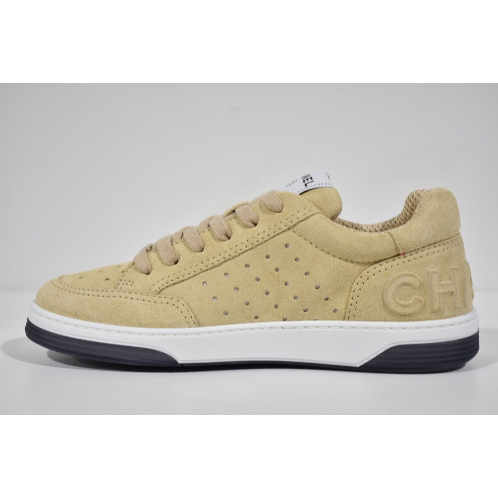 Chanel 22A Suede CC Logo Flat Lace Up Runner Trainer Sneaker 36.5 Size US 6.5 / IT 36.5 - 8 Thumbnail