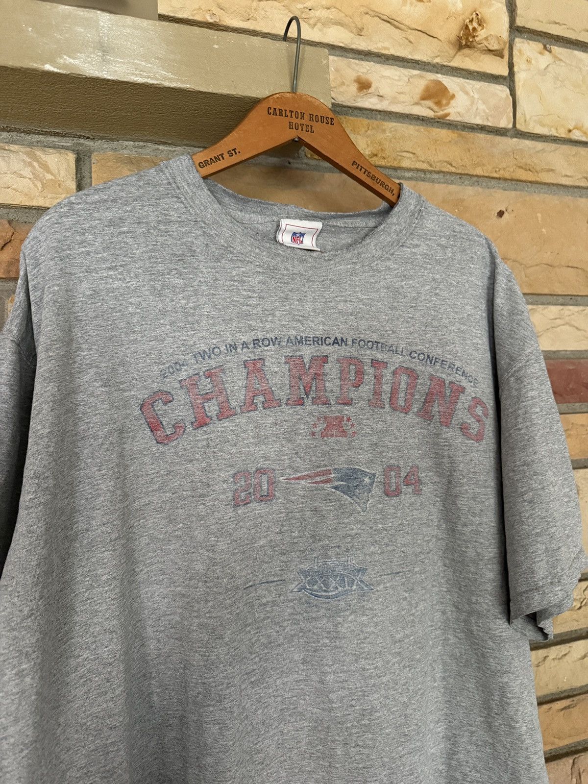 NFL 2004 New England Patriots AFC Championship Graphic Tee Size US XL / EU 56 / 4 - 2 Thumbnail