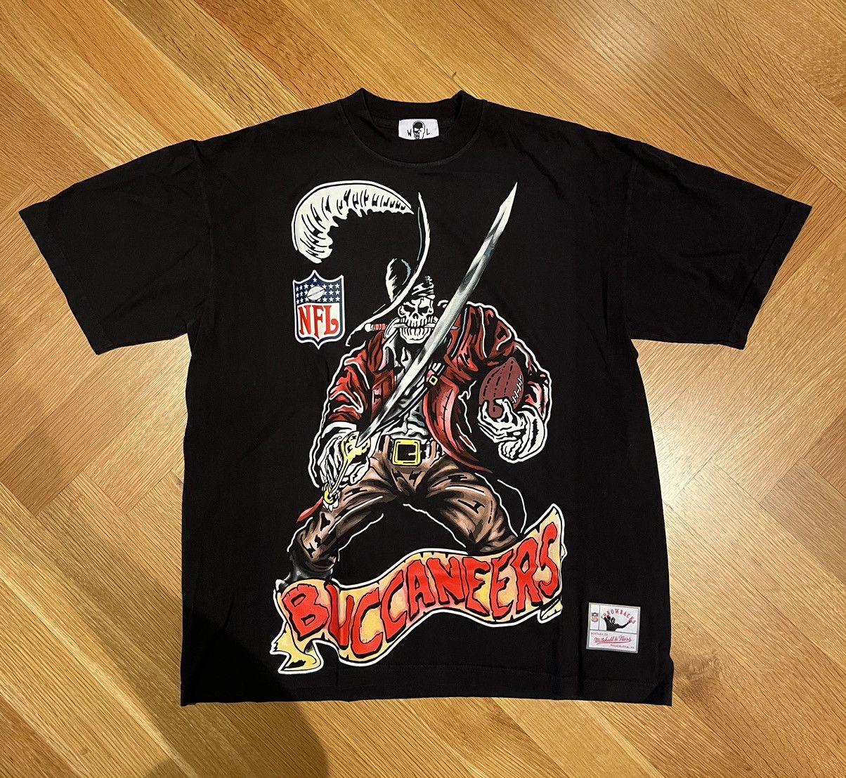 Mitchell & Ness × NFL × Warren Lotas Warren Lotas x NFL Buccaneers Black Tee Size US L / EU 52-54 / 3 - 1 Thumbnail