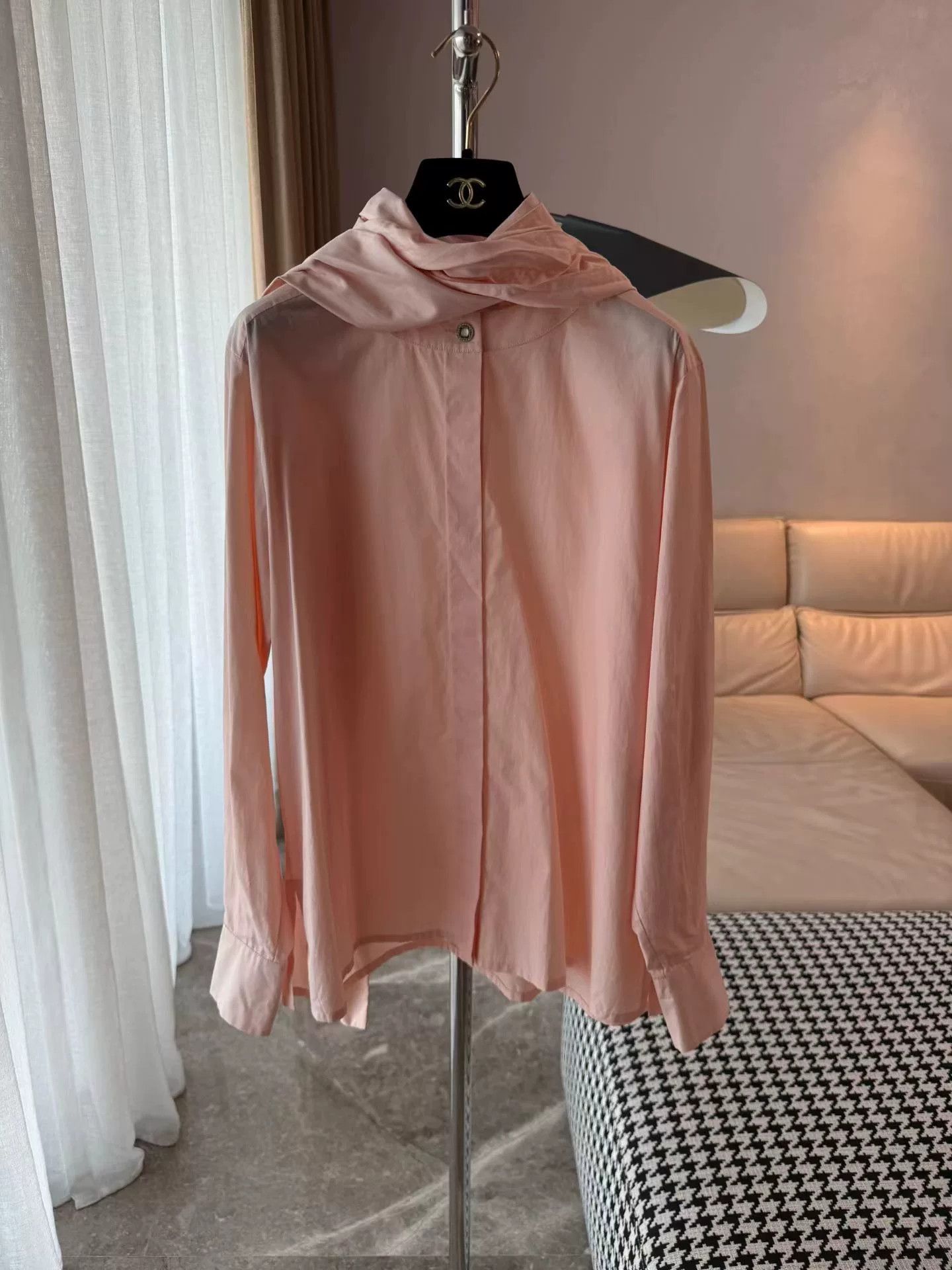 Chanel Chanel Bow Tie Blouse in Pink Size XS / US 0-2 / IT 36-38 - 1 Thumbnail