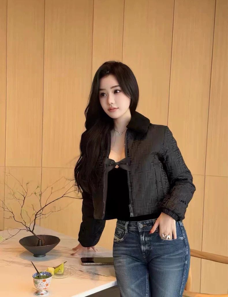 Fendi Black Logo Detachable Fur Collar Jacket - dmc