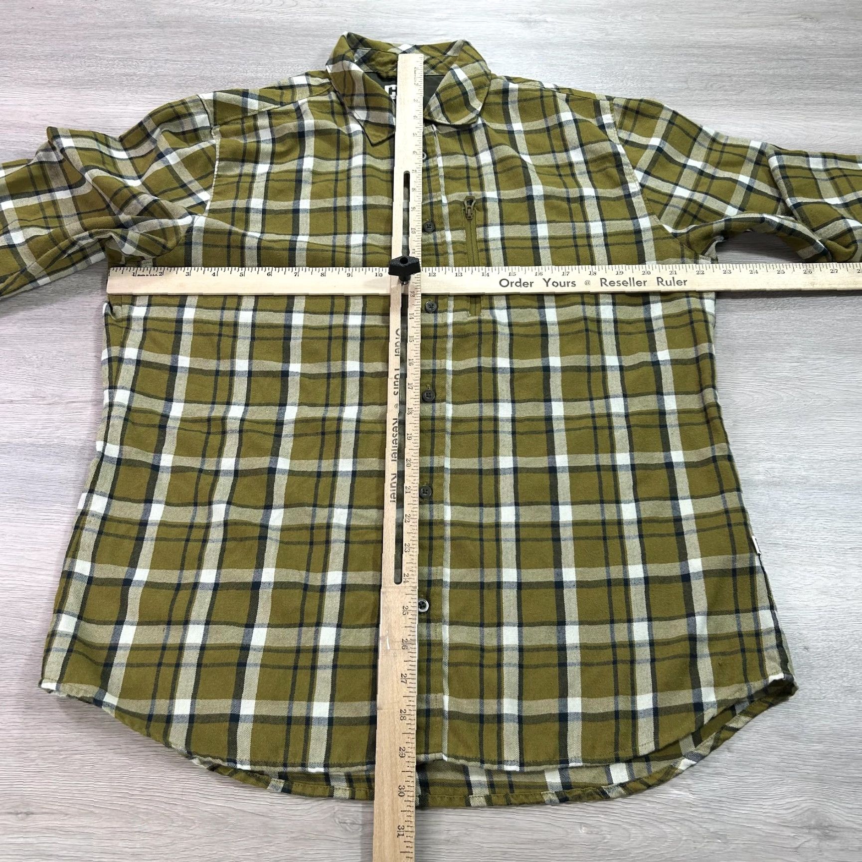 Helly Hansen Helly Hansen Shirt Mens Medium Green Plaid Zip Chest Pocket Button Front Outdoor Size US XL / EU 56 / 4 - 5 Thumbnail