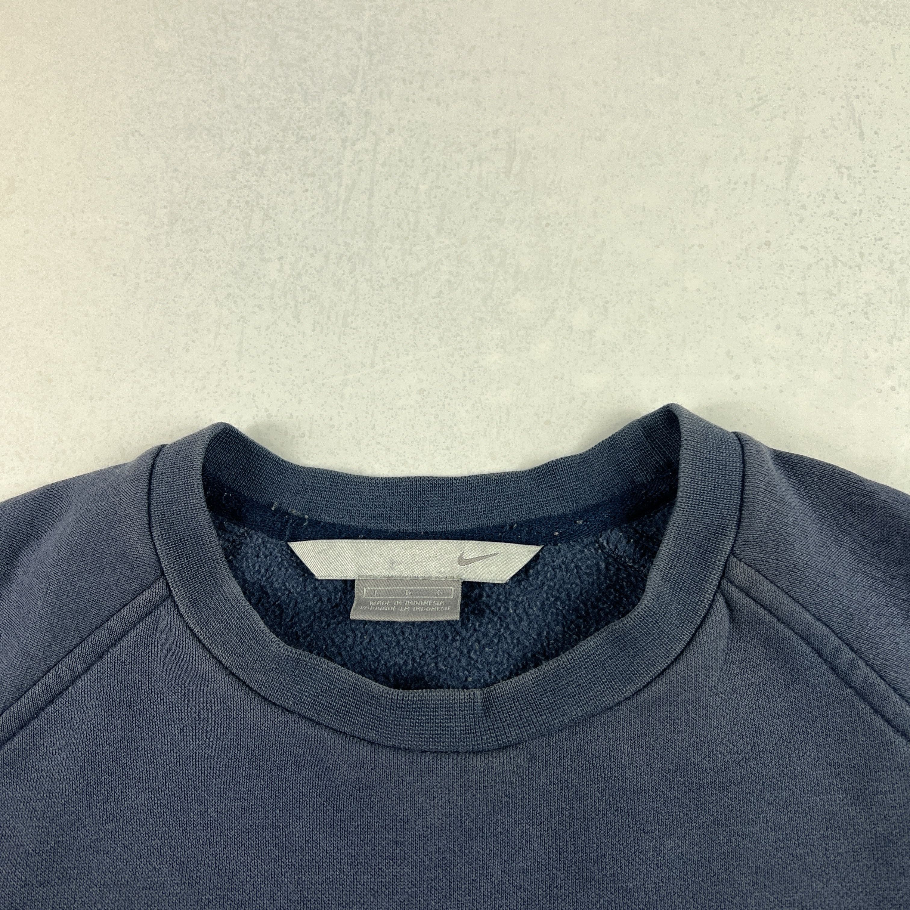 Nike Y2K Nike Sweatshirt Blue Faded Contrast Logo Crewneck Size US L / EU 52-54 / 3 - 7 Thumbnail