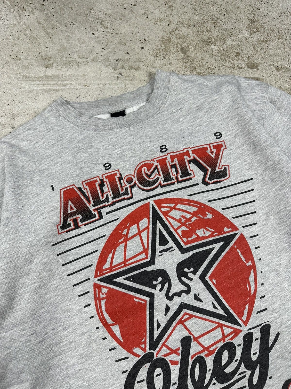 Obey × Vintage Vintage Y2K Obey All City Champions Grey Crewneck Sweatshirt Size US L / EU 52-54 / 3 - 5 Thumbnail
