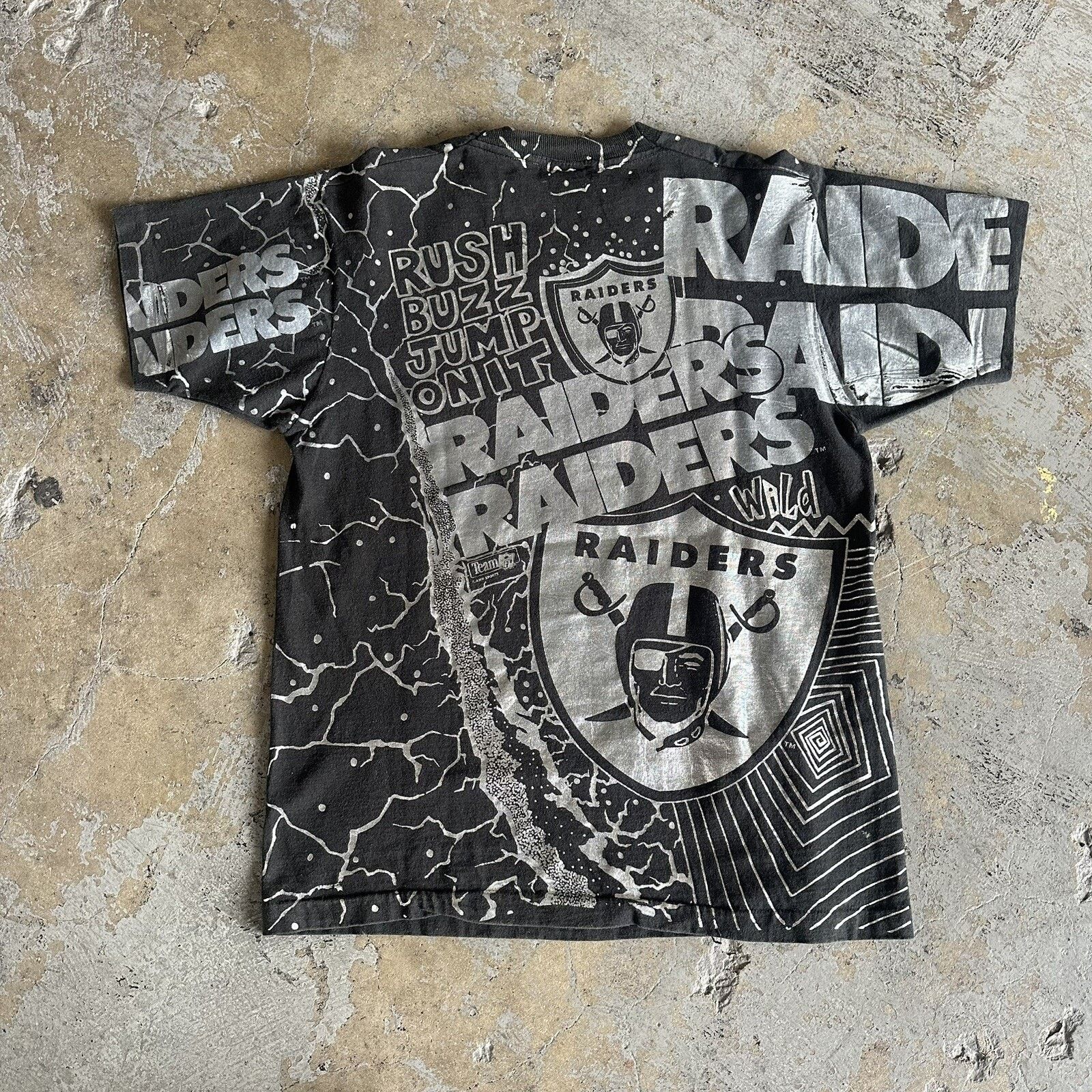 NFL × Vintage Vintage 90s Magic Johnson Los Angeles Raiders AOP T-Shirt Size US XL / EU 56 / 4 - 2 Thumbnail