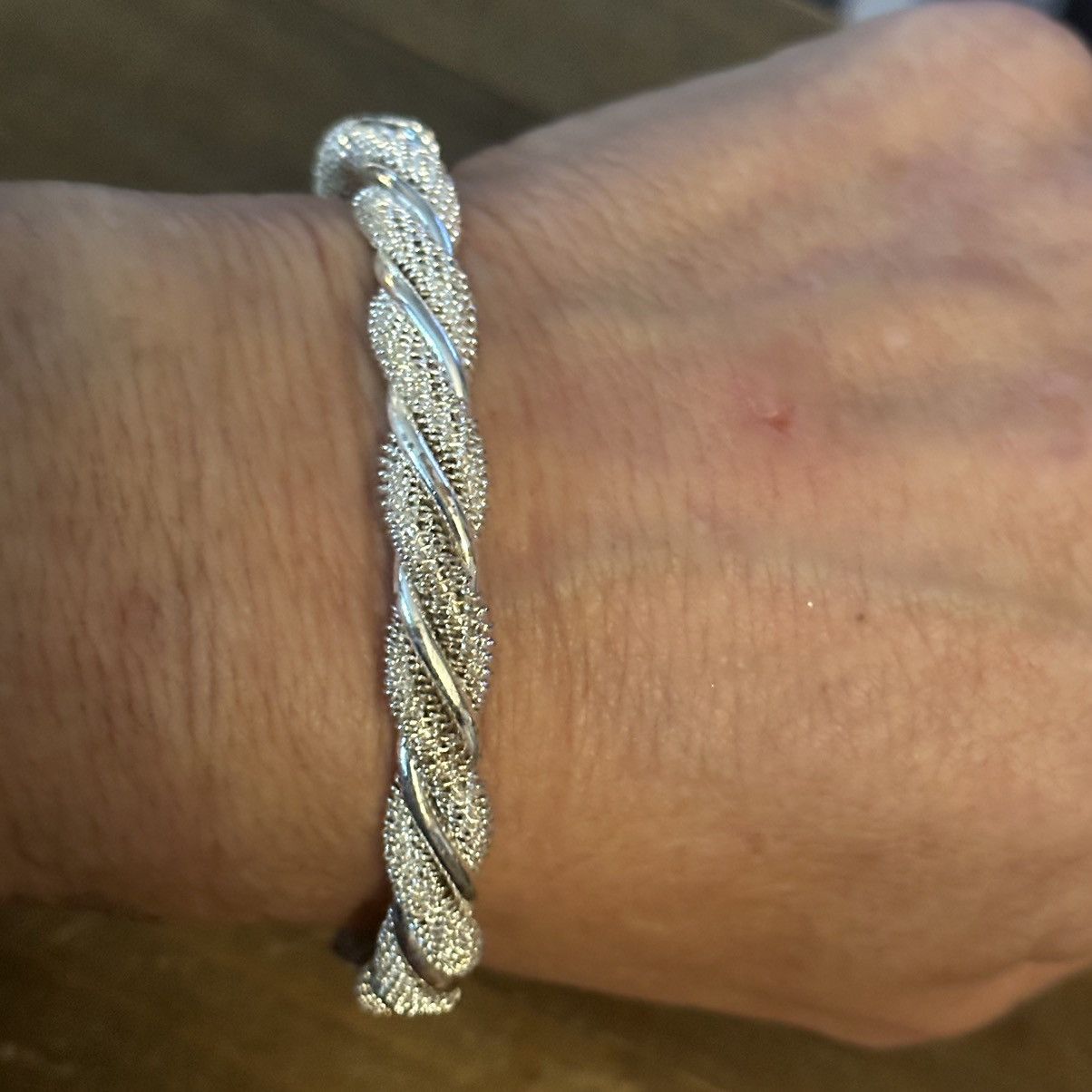 Other Silver tone textured twist cuff bracelet Size ONE SIZE - 2 Thumbnail