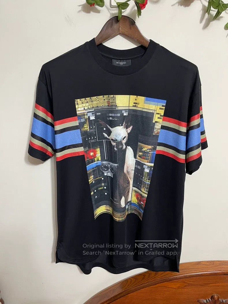 Givenchy Givenchy Short Sleeve T-Shirt Size M/L Size US M / EU 48-50 / 2 - 1 Thumbnail
