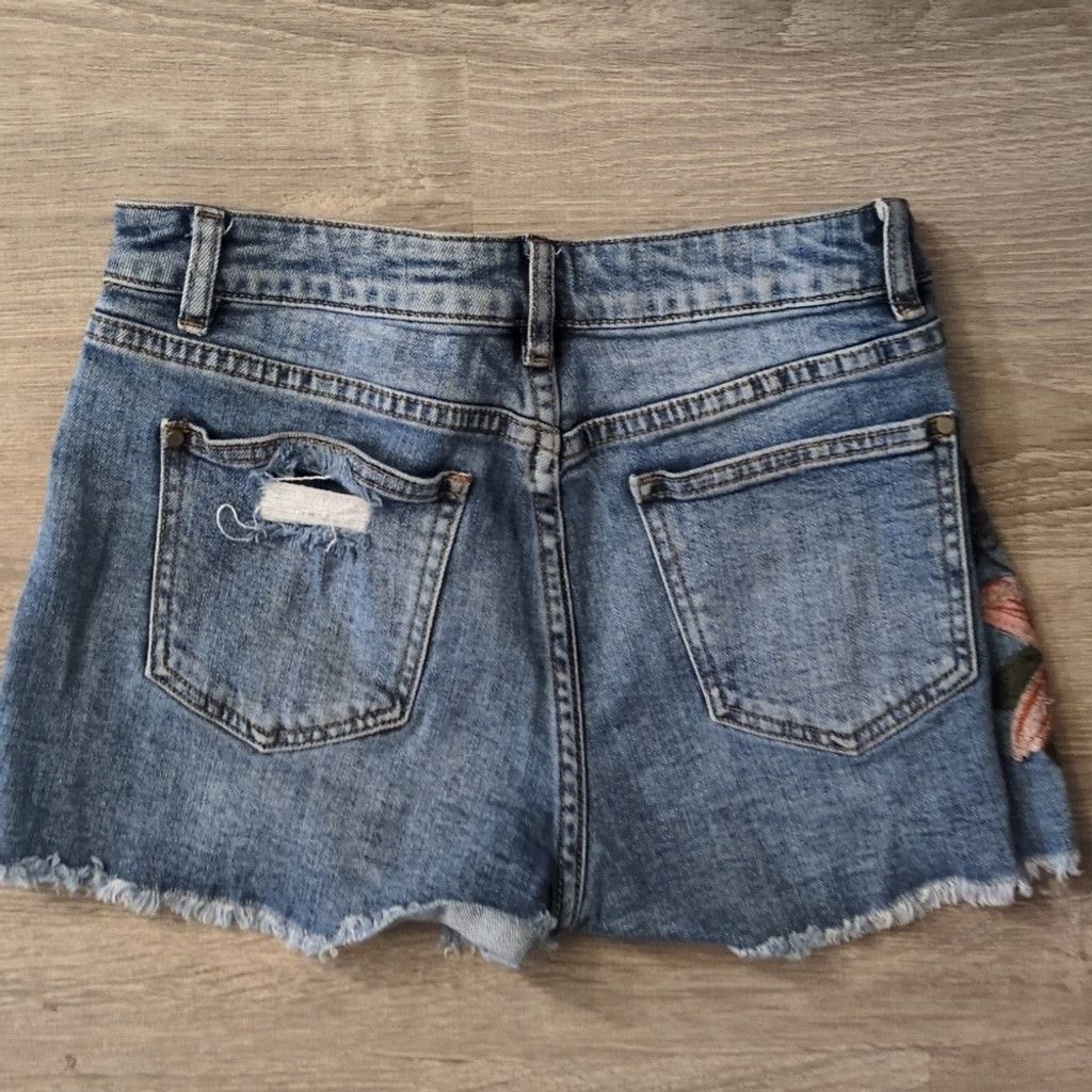 Lord & Taylor Design Lab Lord & Taylor Distress Floral Denim Shorts Sz 27 Size 27" / US 4 / IT 40 - 3 Thumbnail