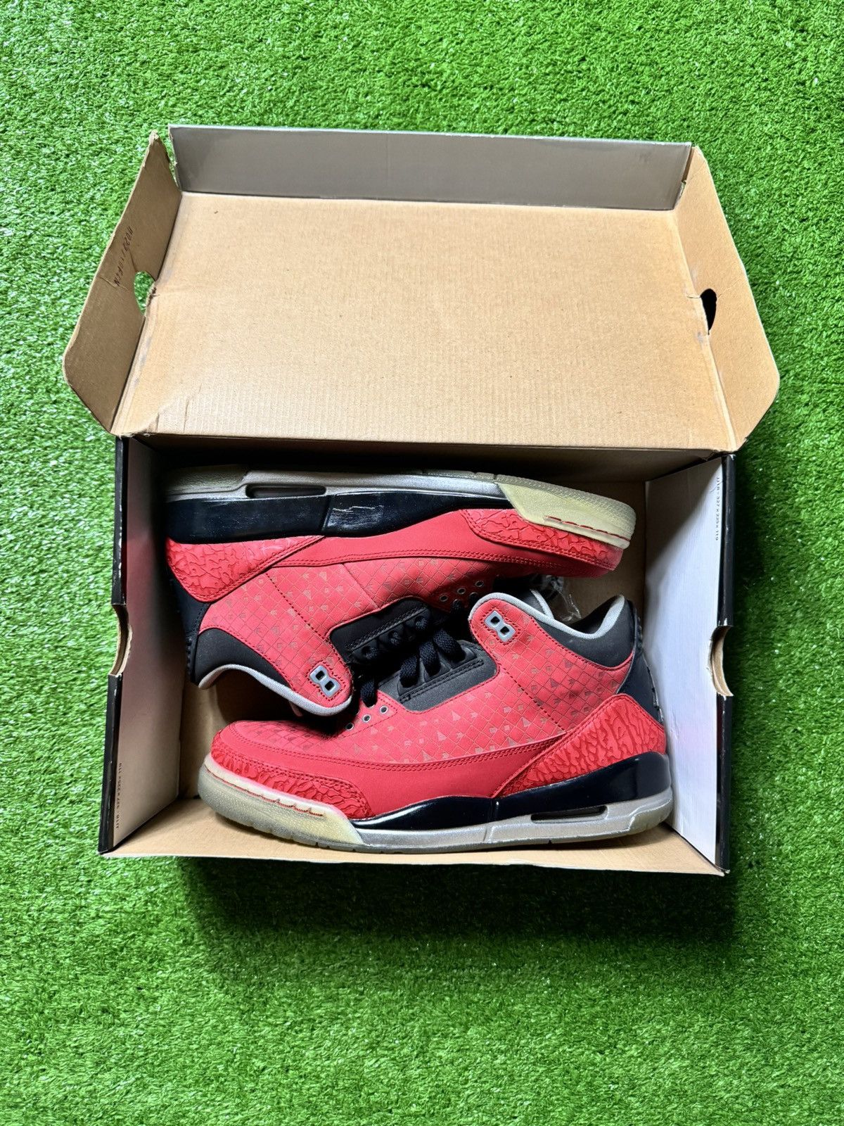 Jordan Brand Air Jordan 3 Retro Doernbecher 2010 Size US 9 / EU 42 - 2 Thumbnail