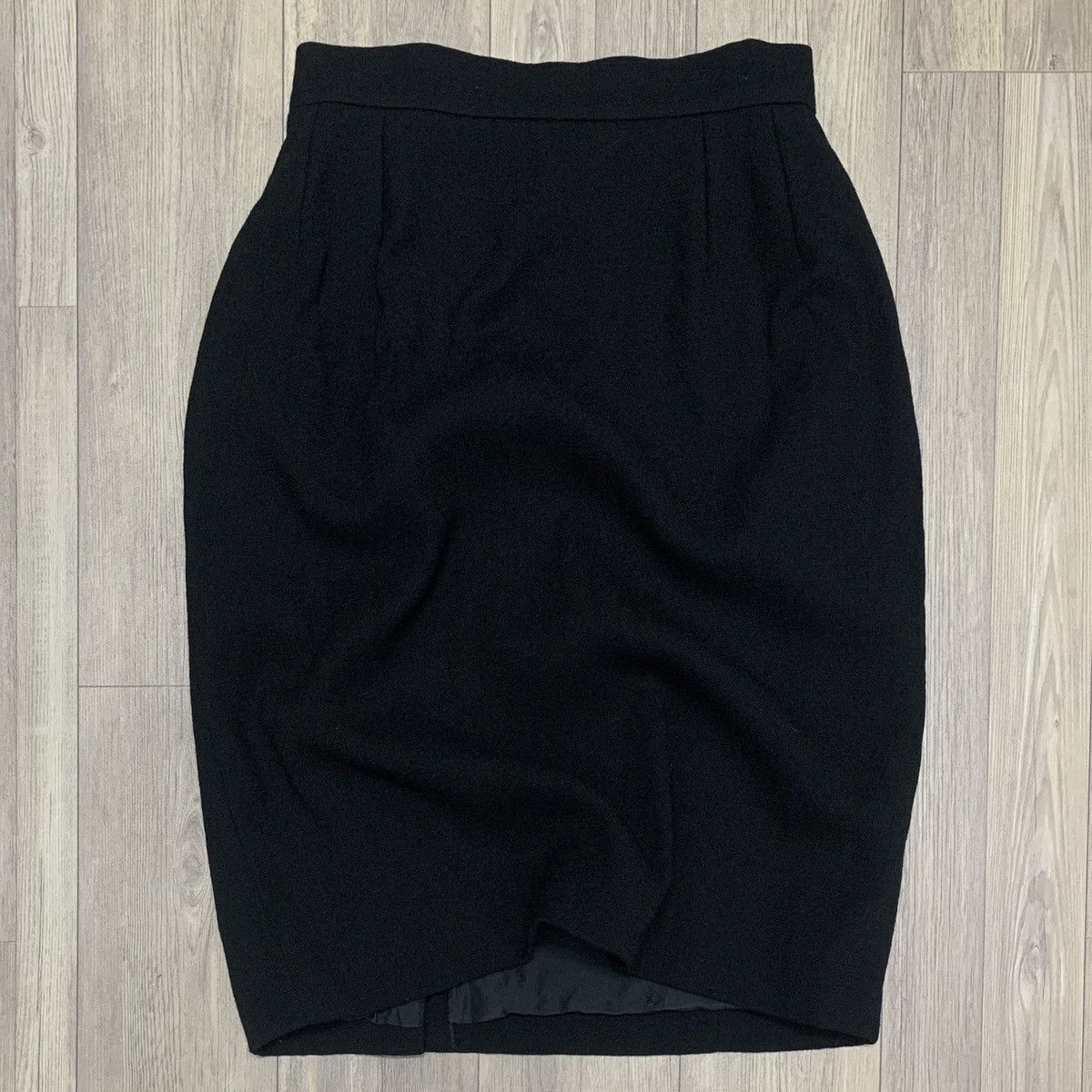 Chanel CHANEL Fall 1988/1989 Gold CC Buttons Bodycon Pencil Skirt Size 25" / US 0 / IT 36 - 9 Thumbnail