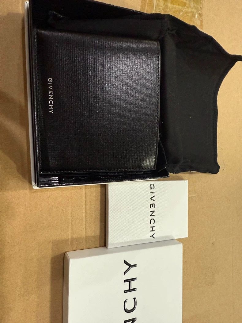 Givenchy Givenchy 4G Classic Leather Bifold Wallet- dmc Size ONE SIZE - 1 Thumbnail