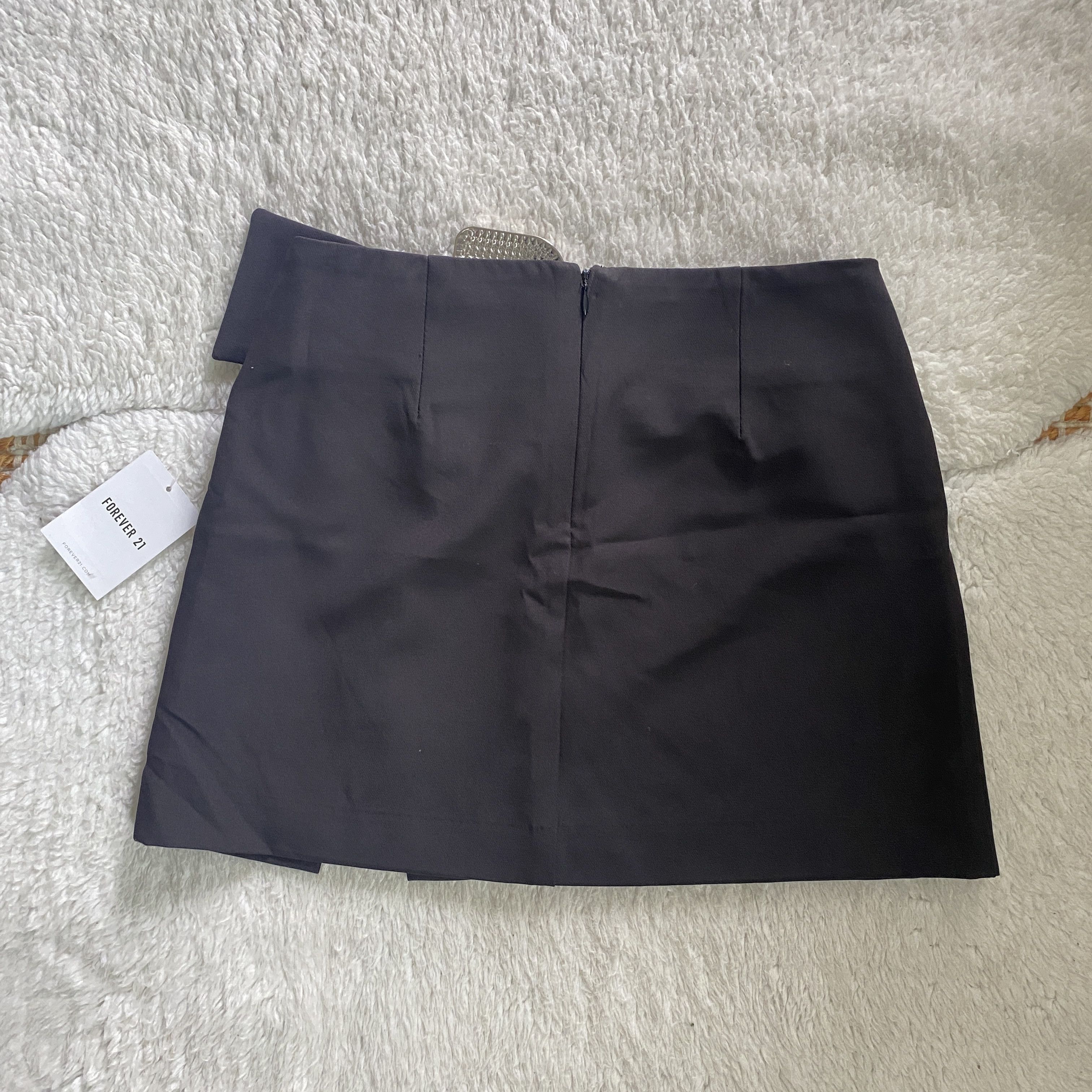 Forever 21 Forever 21 Black Mini Skirt w/ Oversized Rhinestone Buckle Size 26" / US 2 / IT 38 - 5 Thumbnail