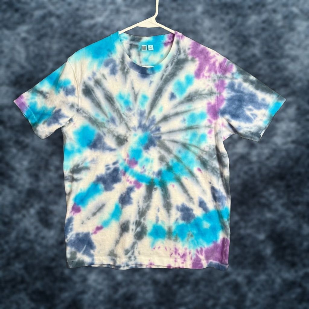 Uniqlo Uniqlo U Mens Size Small Tie-Dye T-Shirt 100% Cotton Short Sleeve Crew Neck Multicolor All Seasons Summer Spring Fall 2020-2029 Mens Size US S / EU 44-46 / 1 - 1 Thumbnail