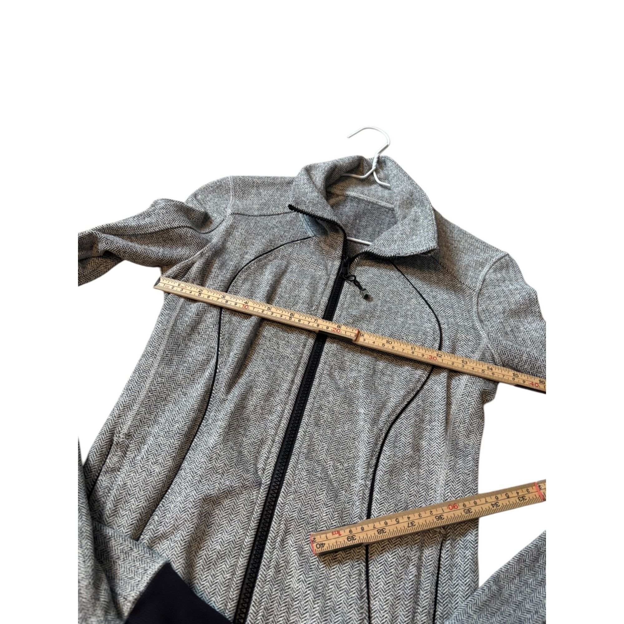 Lululemon Lululemon Womens Gray Black Herringbone Full-Zip Jacket sz 2 Size S / US 4 / IT 40 - 5 Thumbnail