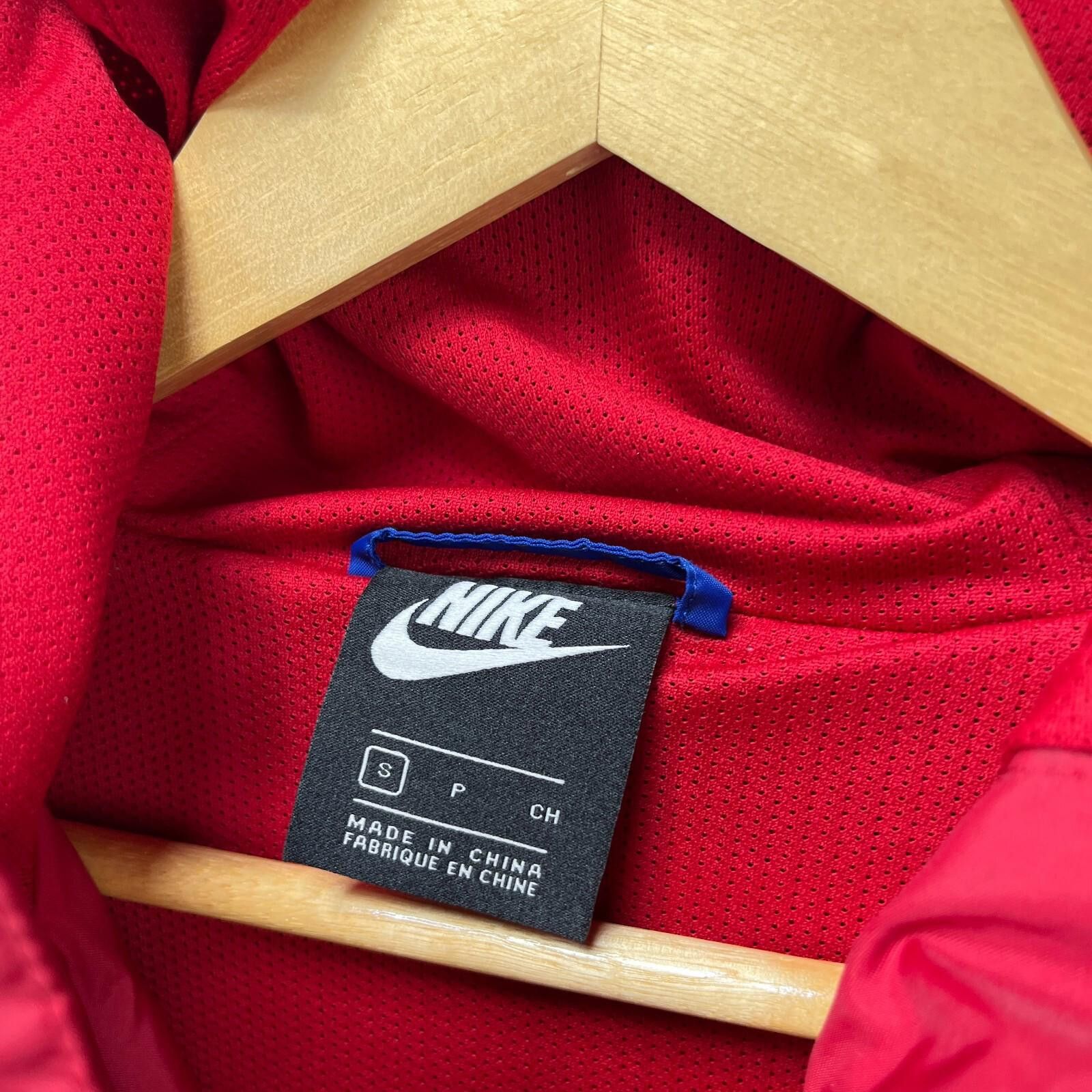 Nike Vintage Y2K Nike Windbreaker Hooded Jacket Small Size US S / EU 44-46 / 1 - 5 Thumbnail