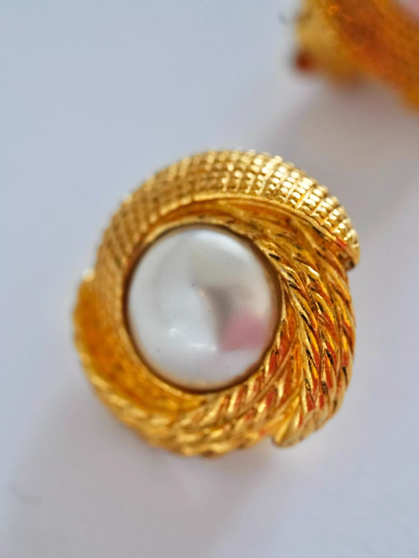 Chanel Chanel Vintage Pearl Wheat Earclips Size ONE SIZE - 5 Thumbnail