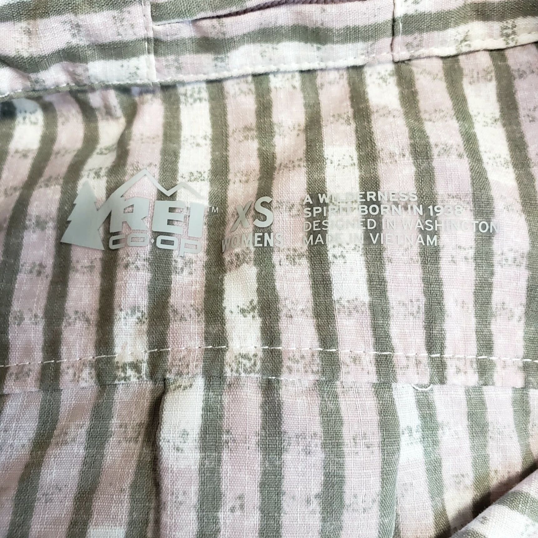 Vintage REI Womens Shirt XS Pink Striped Button Front Long Sleeve Polyester Casual Basic Shirt Womens XS Pink Striped Button-Up Holiday 90s? Size XS / US 0-2 / IT 36-38 - 5 Thumbnail