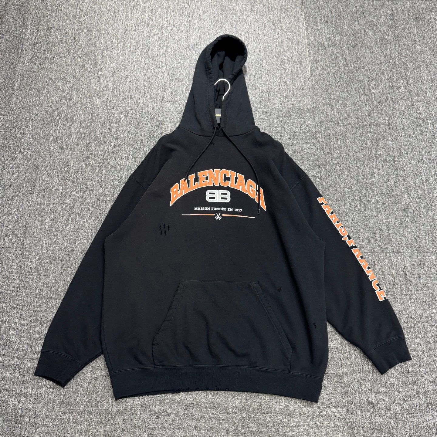 Balenciaga Balenciaga distressed hoodie xl 95new stains Size US XL / EU 56 / 4 - 1 Thumbnail