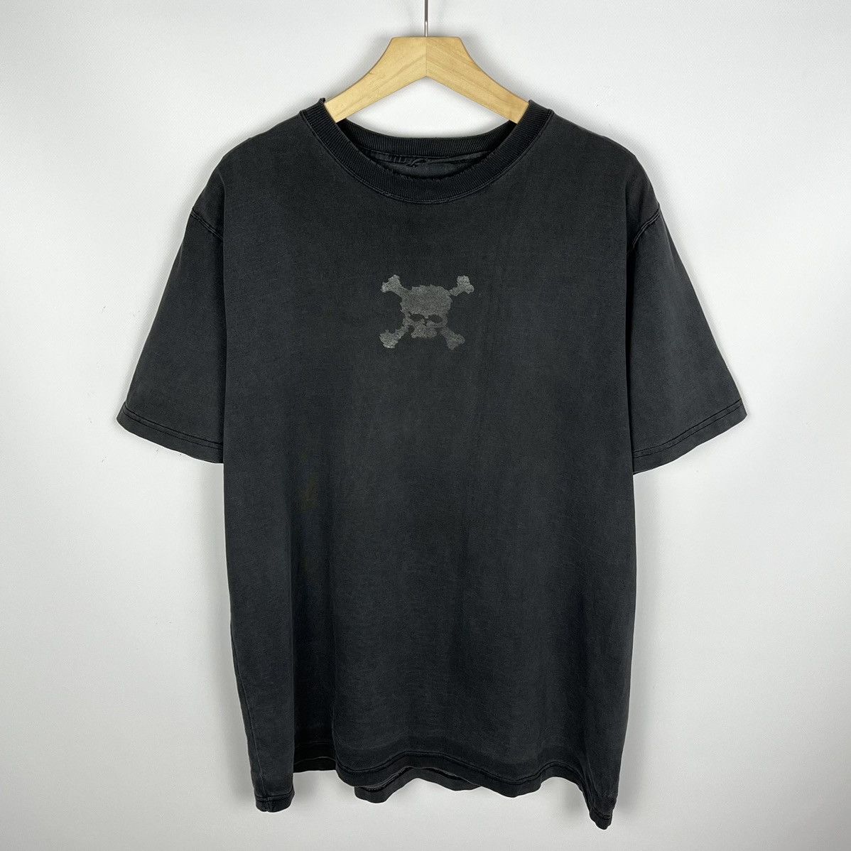 Oakley Vintage Oakley software rare Skulls sunfaded tee 2000’s Size US XL / EU 56 / 4 - 1 Thumbnail