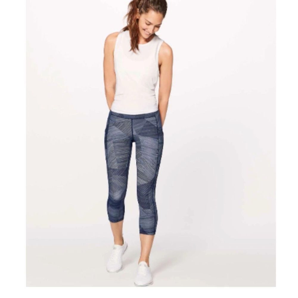 Lululemon lululemon athletica Blue Capri Pants Size 27" / US 4 / IT 40 - 3 Thumbnail