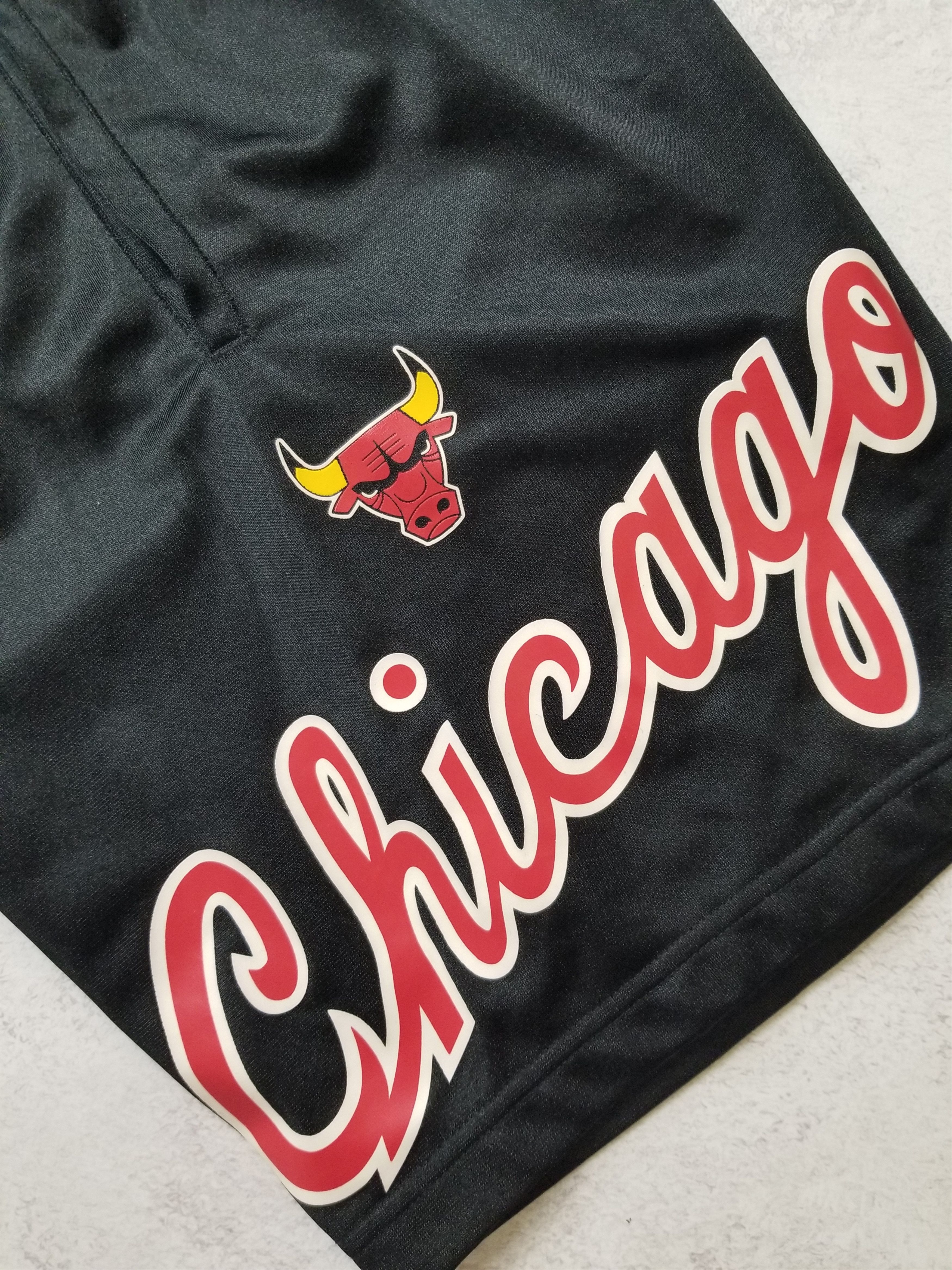 Mitchell & Ness NBA Team Heritage Chicago Bulls 1975 Shorts Size S Size US 30 / EU 46 - 8 Thumbnail