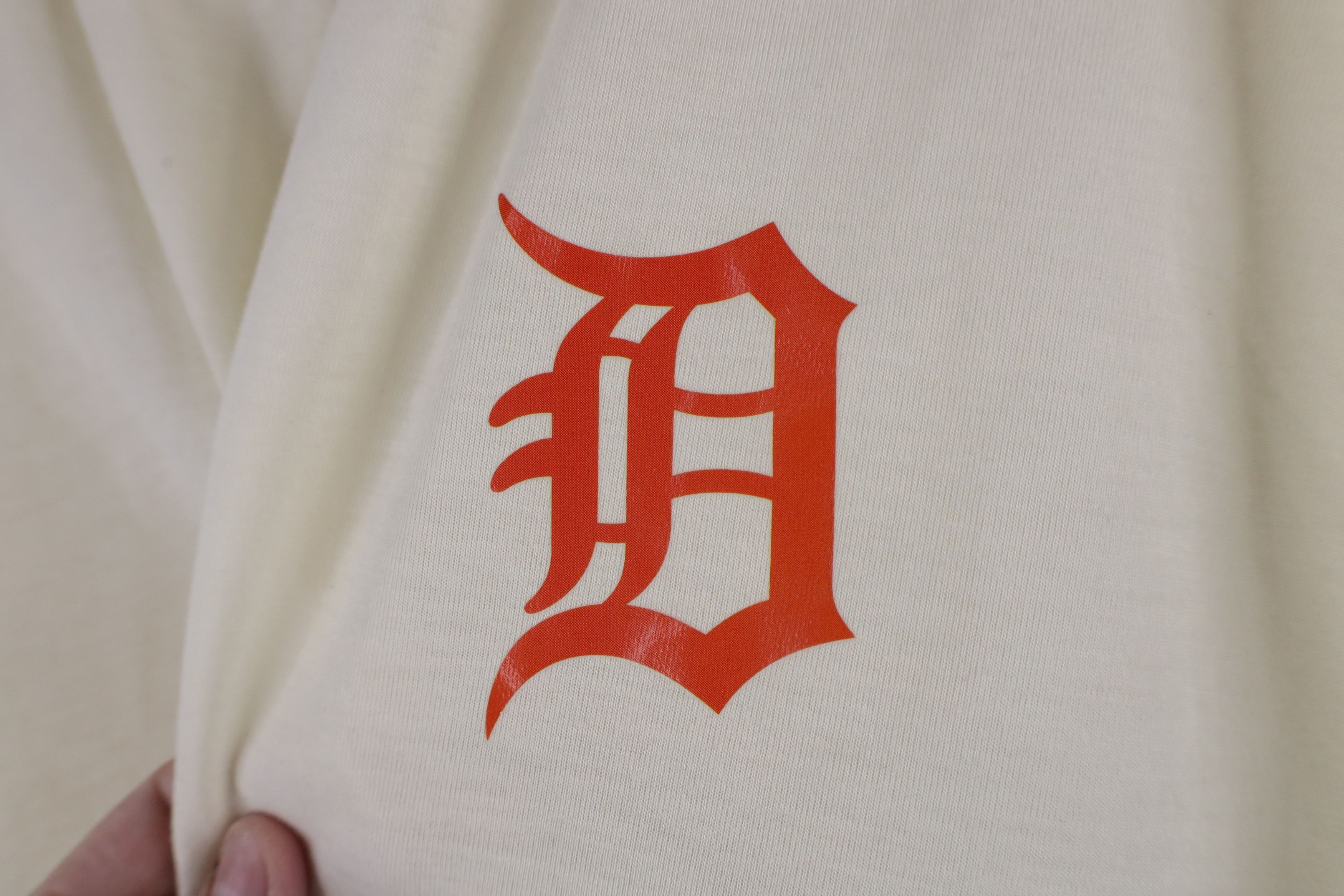 Vintage Vintage Y2K Tigers Baseball Long Sleeve T-Shirt Cream Size US XL / EU 56 / 4 - 4 Thumbnail