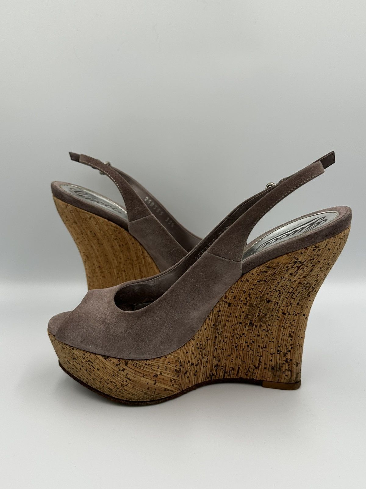 Gucci Gucci suede open toe wedge sandals with box Size US 5.5 / IT 35.5 - 8 Thumbnail