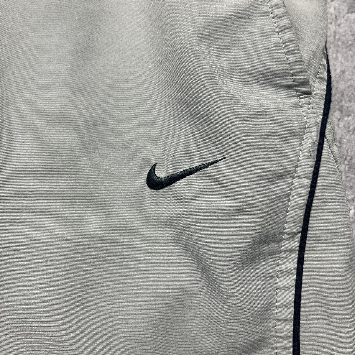 Nike Vintage 90s Nike Swoosh Nylon Shorts Small Logo Streetwear Size US 34 / EU 50 - 2 Thumbnail
