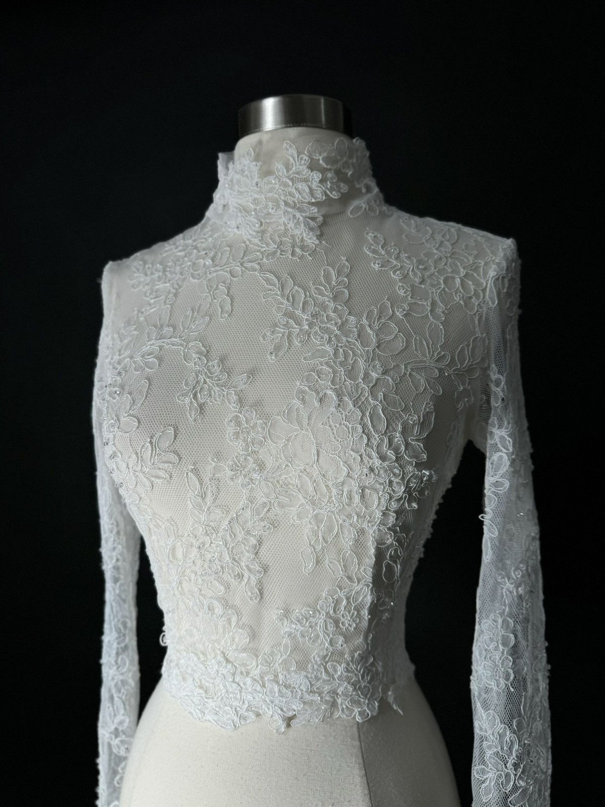 Other US 4 Crystal Embellished Lace Anna Augusta Bridal Cape Size S / US 4 / IT 40 - 2 Thumbnail