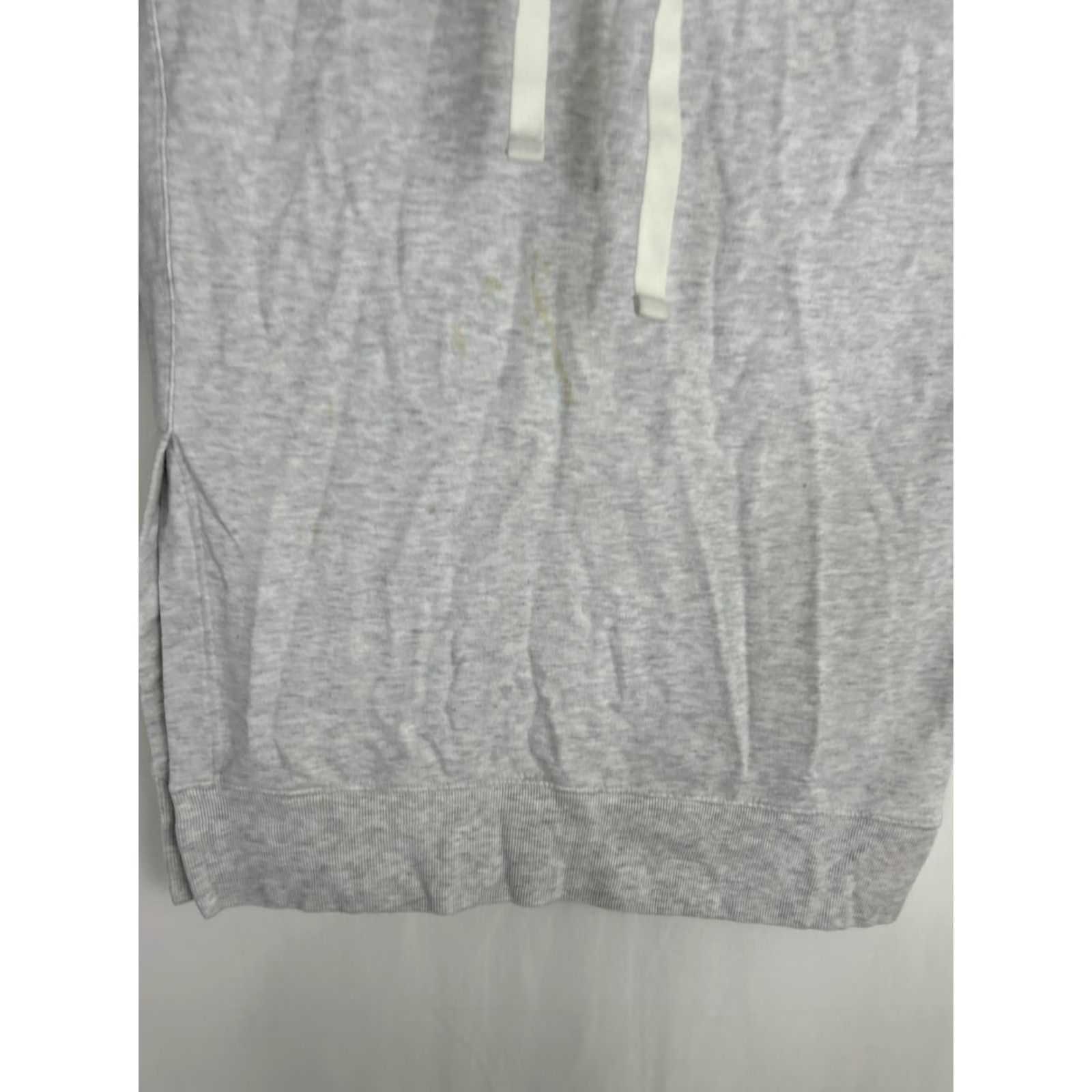 Athleta Athleta Hoodie Women S Gray Pullover Split Sides Thumb Hole 445925-00 Short Description: stains on front 20 chest 27.5 length 21.5 sleeves Size S / US 4 / IT 40 - 5 Thumbnail