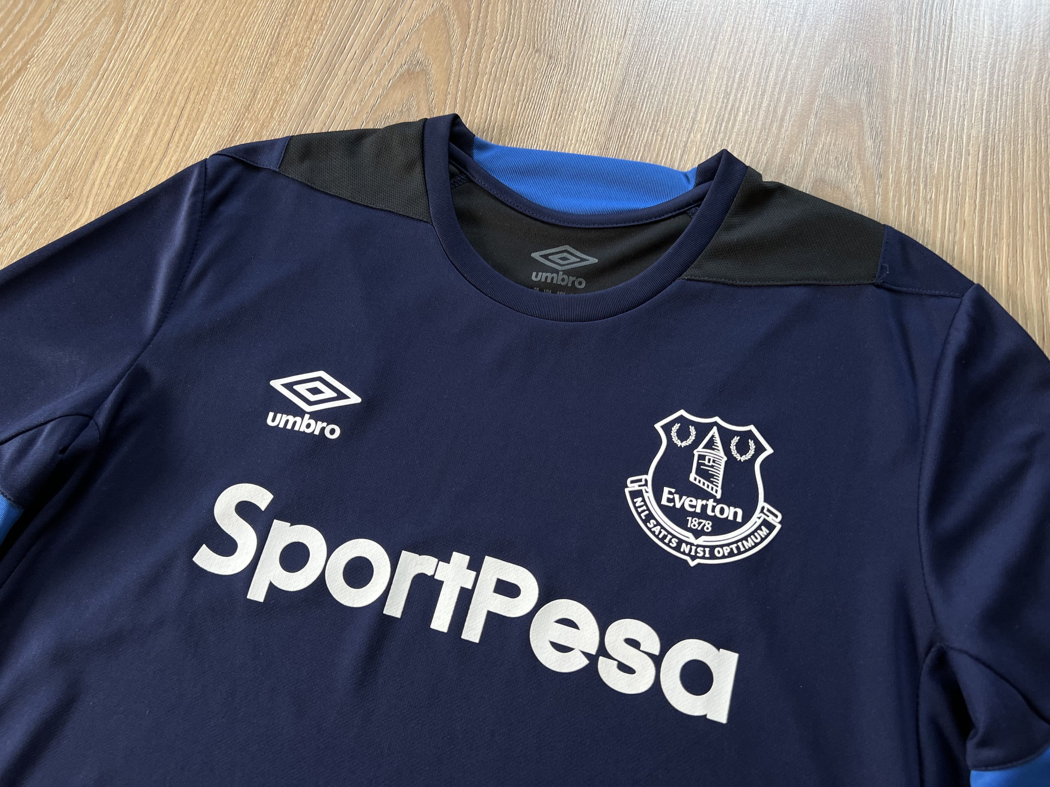 Umbro Umbro Everton Training Football Shirt 2018-2019 Size US M / EU 48-50 / 2 - 4 Thumbnail