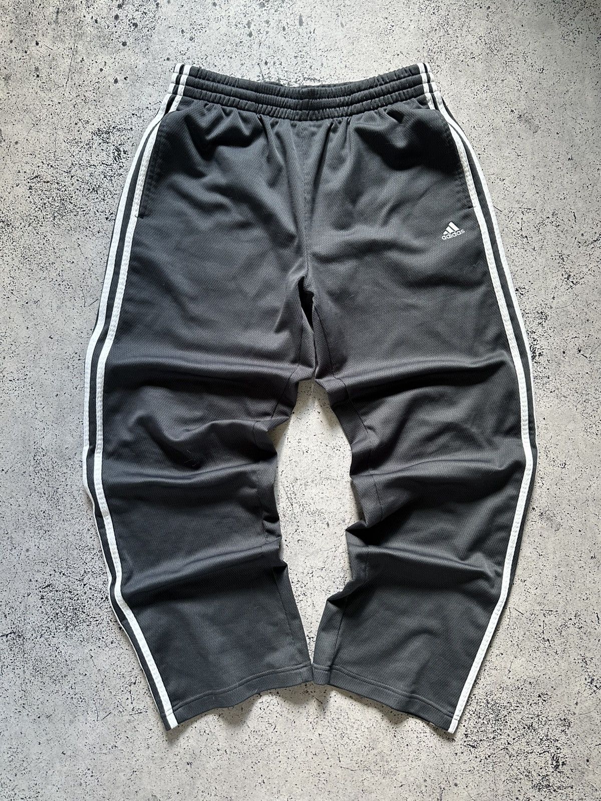 Adidas × Vintage Vintage Adidas Track Pants Sweatpants Baggy Fit Mini Logo Size US 32 / EU 48 - 1 Thumbnail