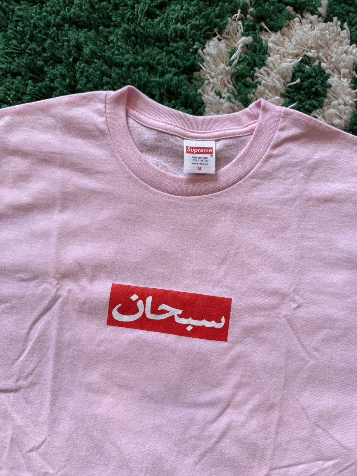 Supreme Supreme Pink Arabic Tee DS Size Medium Size US M / EU 48-50 / 2 - 2 Thumbnail