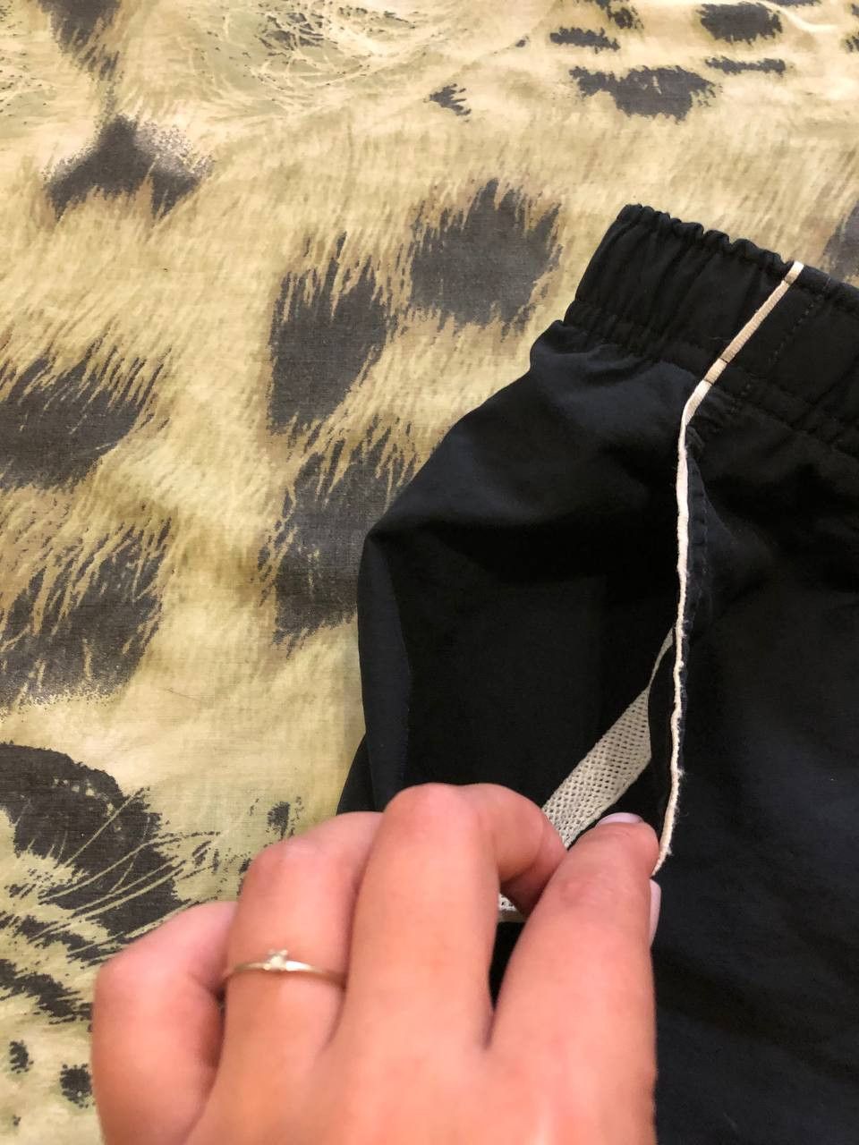 Nike Vintage Nike Y2K Swoosh Streetwear Shorts Hype Size US 30 / EU 46 - 7 Thumbnail