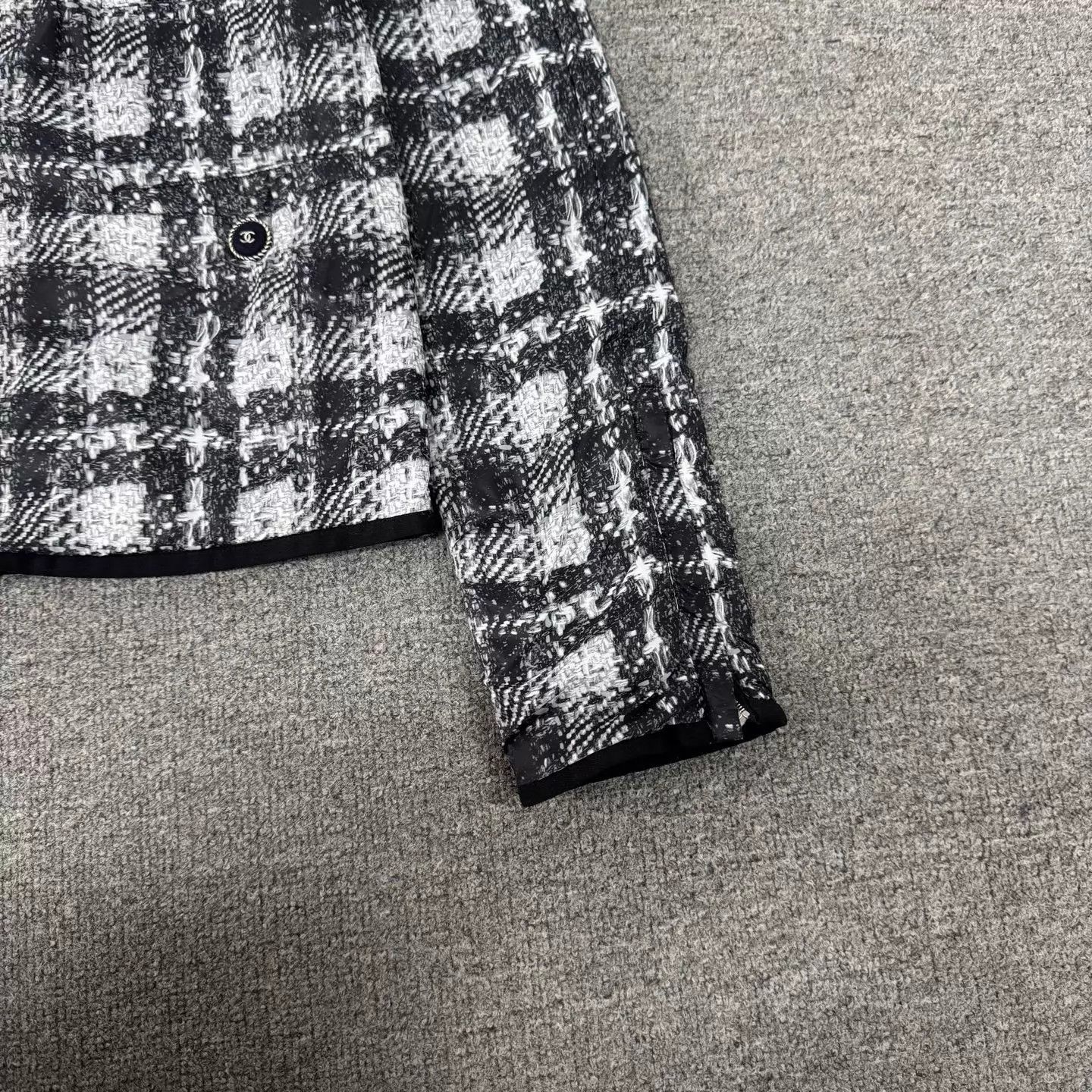 Chanel Chanel Black & White Check Tweed Reversible Short Jacket Size XS / US 0-2 / IT 36-38 - 6 Thumbnail