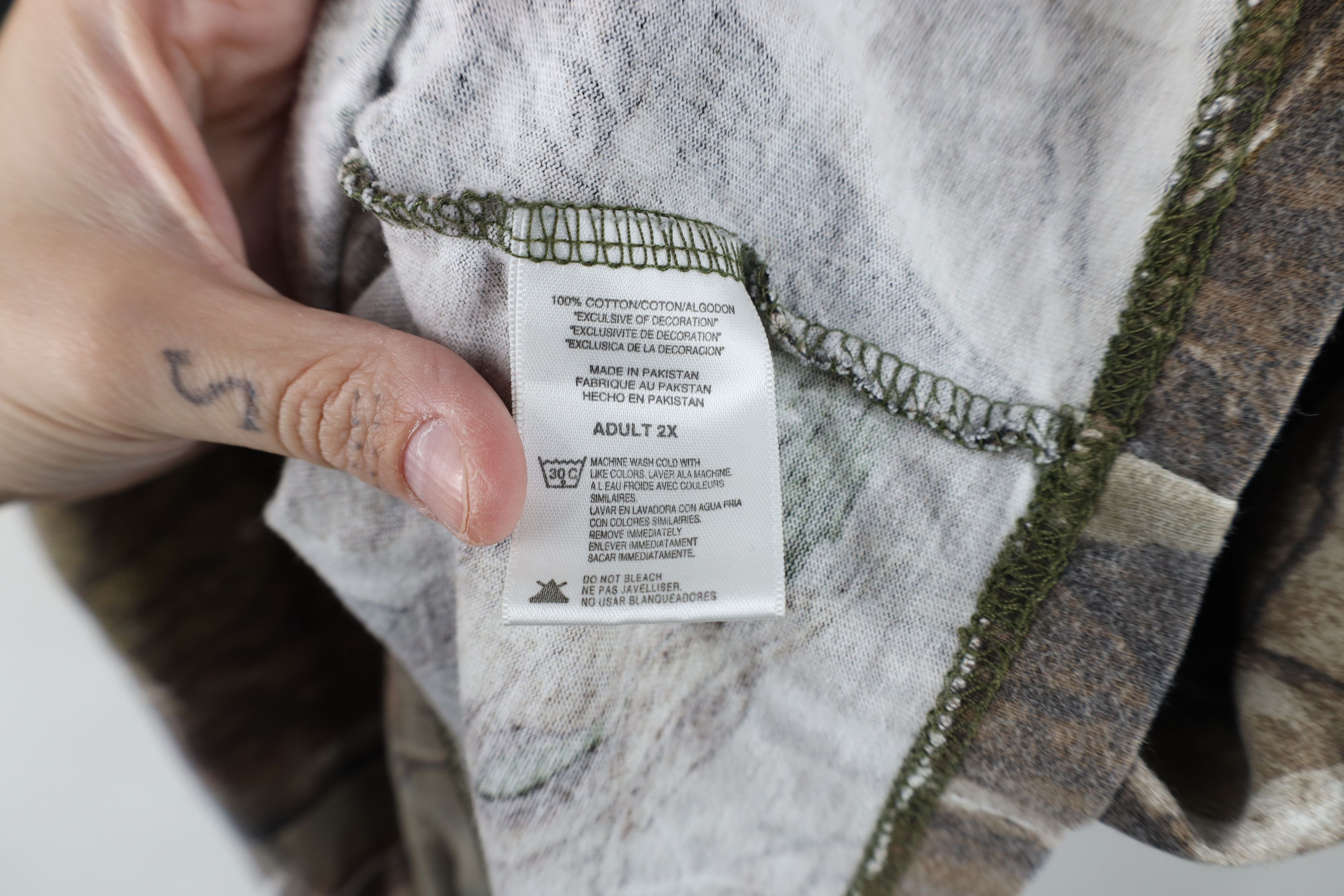 Cabelas Vintage Cabelas Heavyweight Camouflage Pocket T-Shirt Cotton Size US XXL / EU 58 / 5 - 10 Thumbnail