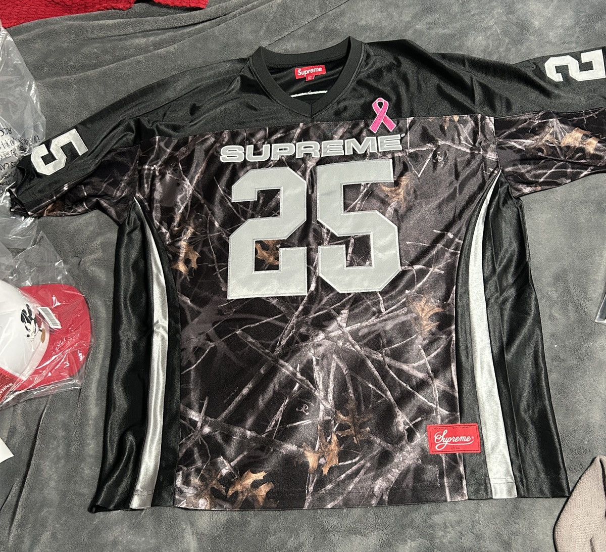Supreme Supreme Breast Cancer Awareness Football Jersey realtree Size US XXL / EU 58 / 5 - 1 Thumbnail