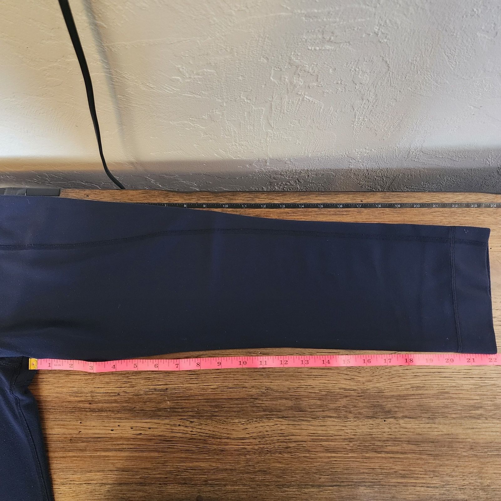 Lululemon Lululemon Navy Blue Capri Leggings Size 4 Stretchy Size 27" / US 4 / IT 40 - 4 Thumbnail
