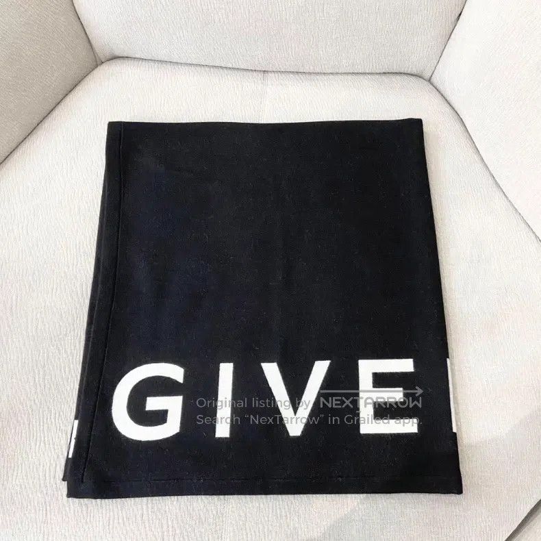 Givenchy Givenchy Black and White Double-Sided Wool Blanket Size ONE SIZE - 2 Thumbnail