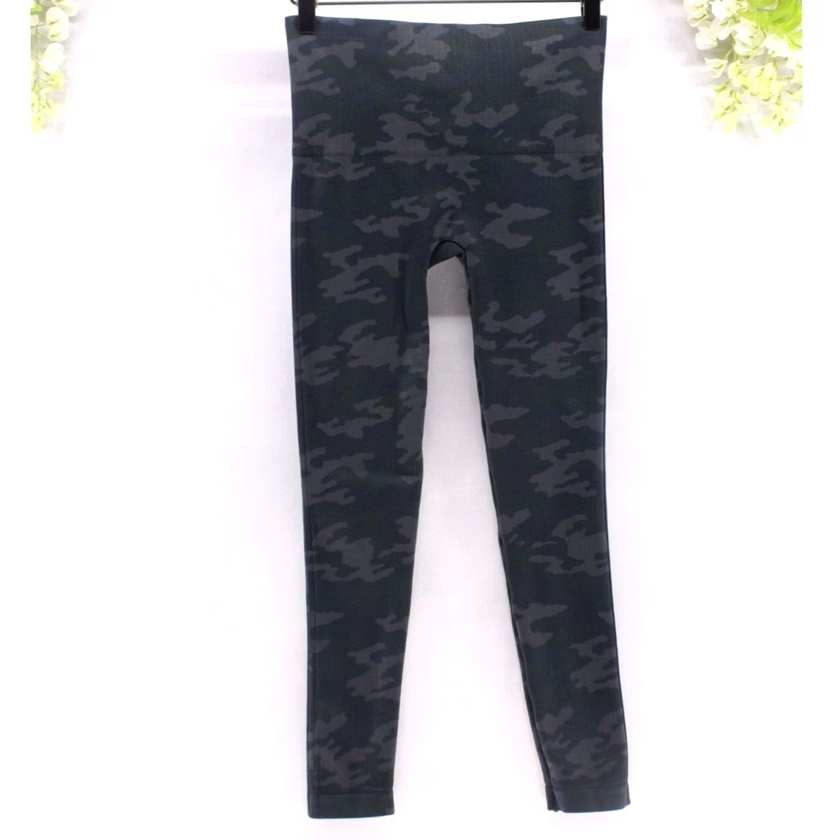 Spanx Spanx Women's Leggings Seamless Black Camo Sz M WW Multi Camouflage Pattern Activewear Yoga Gym Ankle Size 32" / US 10 / IT 46 - 2 Thumbnail