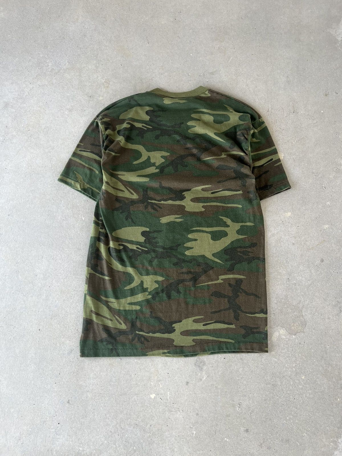 Vintage Vintage 80’s Woodland Camo T-Shirt Size US L / EU 52-54 / 3 - 2 Thumbnail